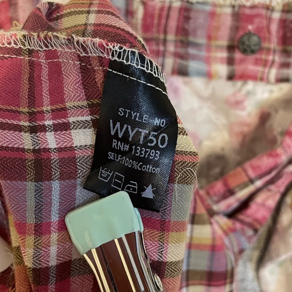 POL Lace-Trim Floral Blouse in Pink and Cream - Picture 12 of 15